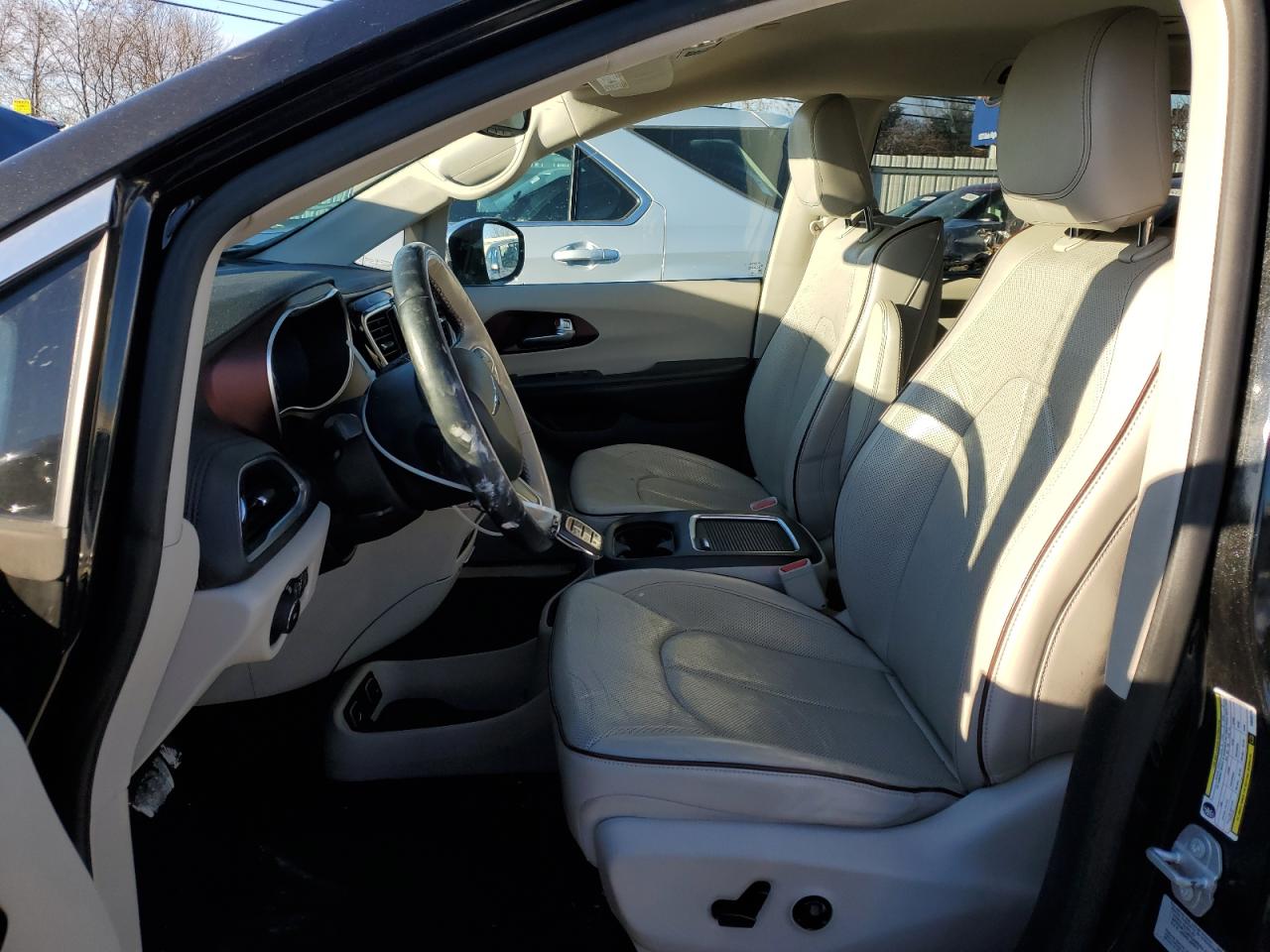 2017 Chrysler Pacifica - Image 7