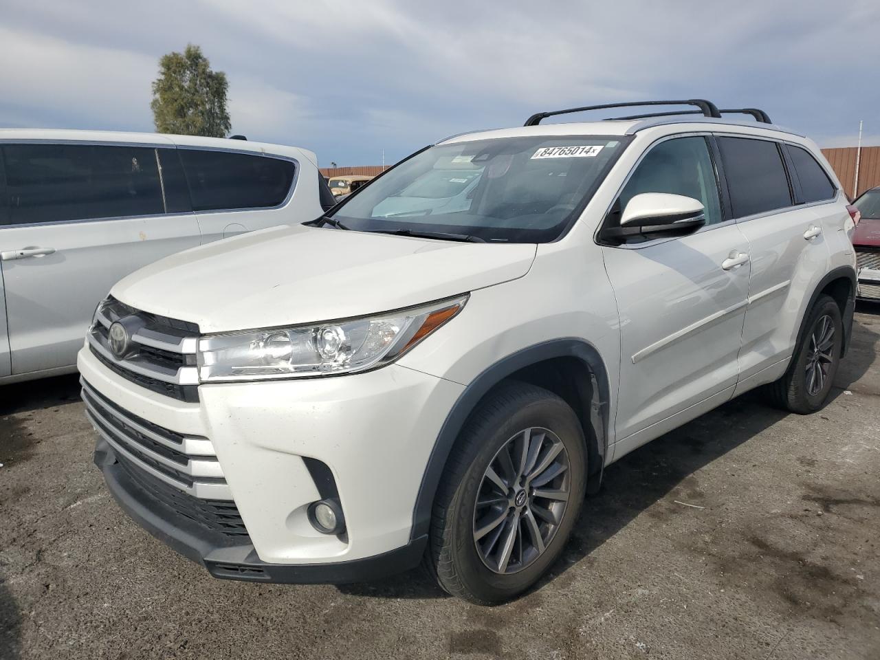 2017 Toyota Highlander - Image 1