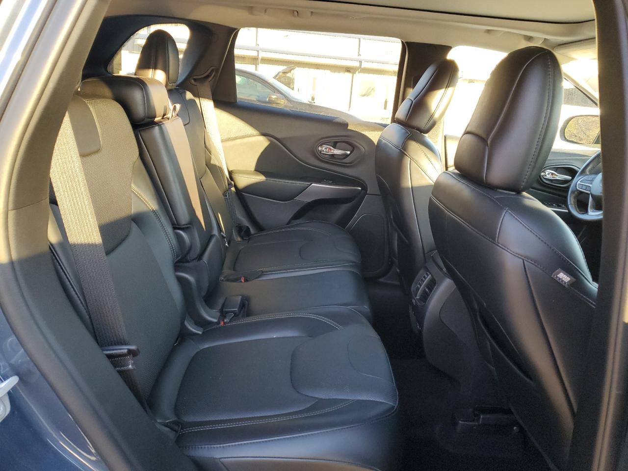 2021 Jeep Grand Cherokee - Image 11