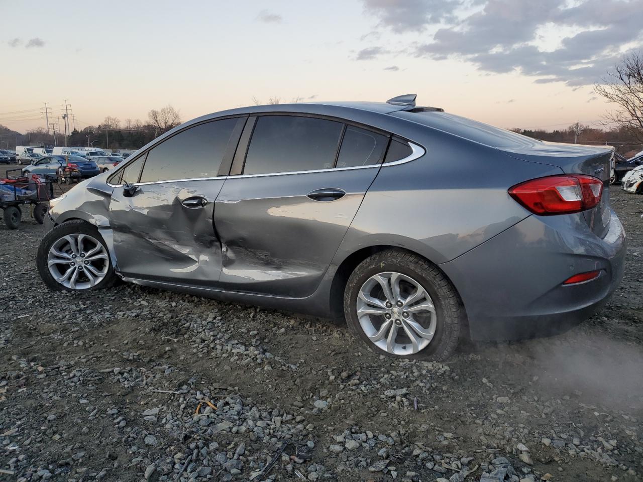 VIN 1G1BE5SM3K7135645 2019 CHEVROLET CRUZE no.2