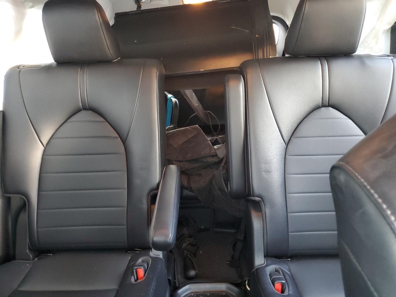 2022 Toyota Highlander - Image 10