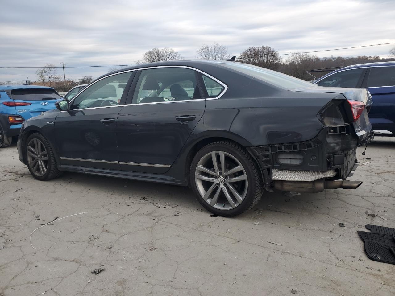 2017 Volkswagen Passat - Image 2