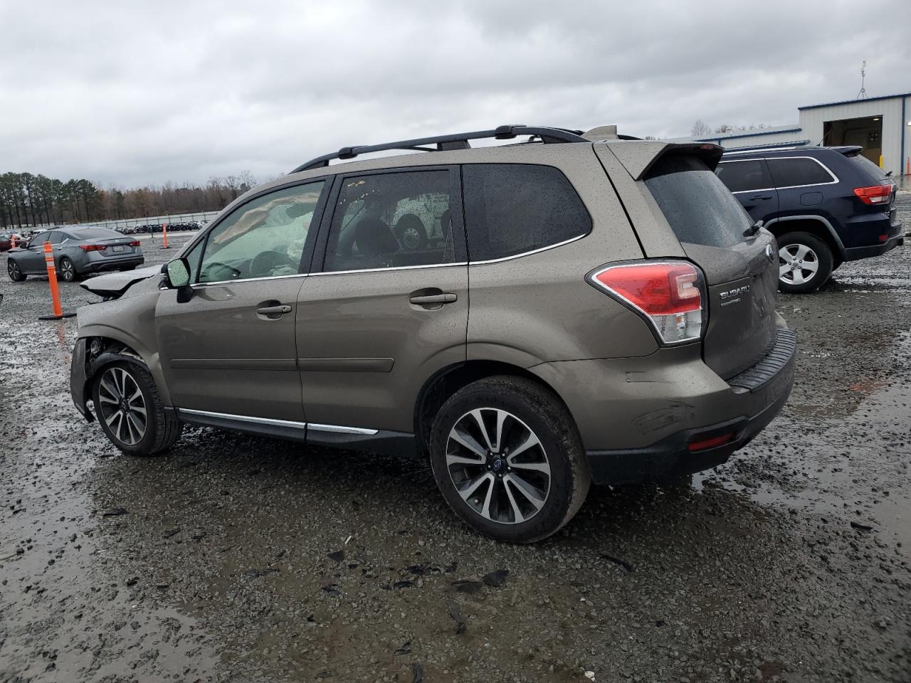 VIN JF2SJGTC2HH402296 2017 SUBARU FORESTER no.2