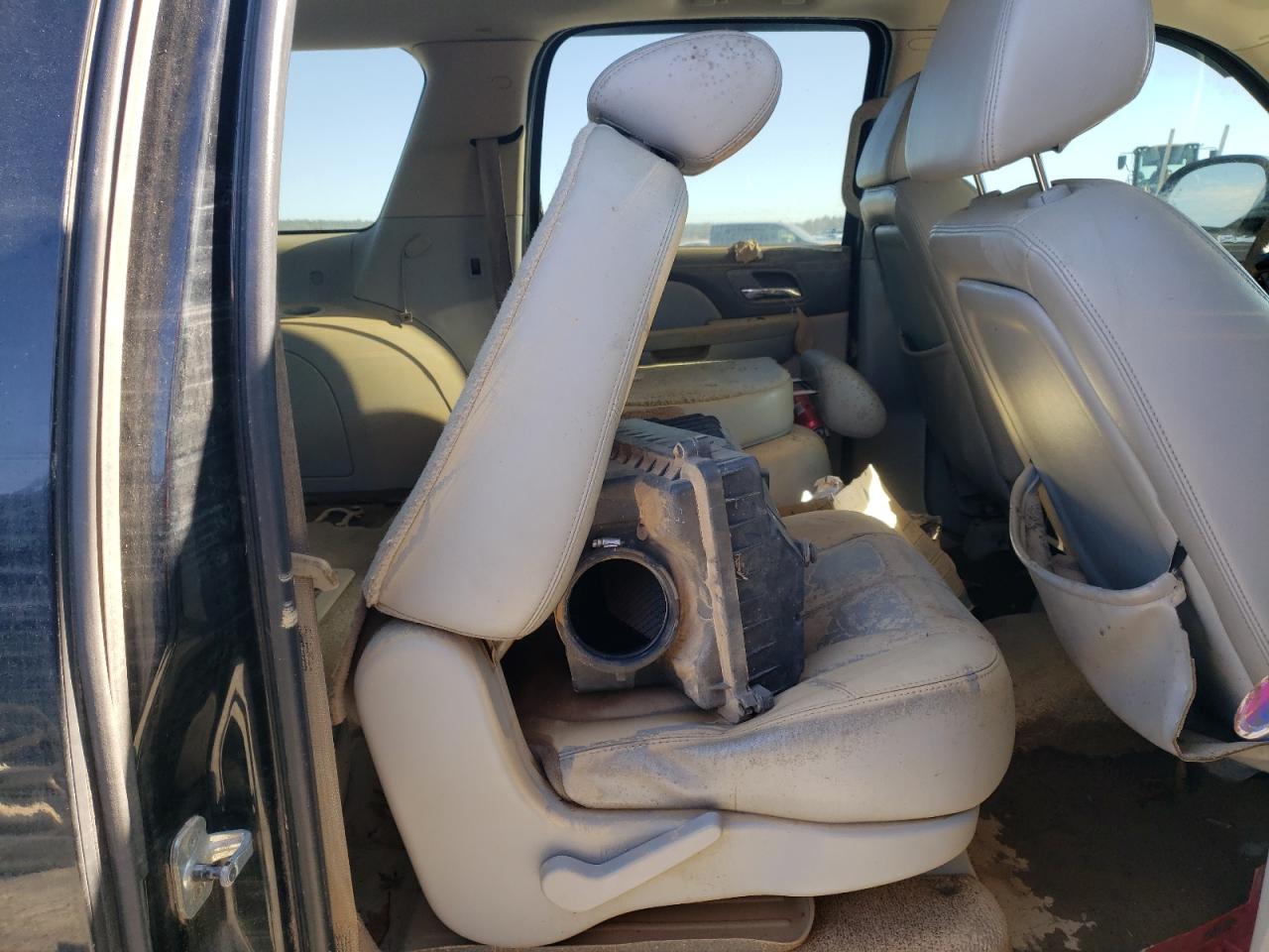 2007 Chevrolet Suburban - Image 11