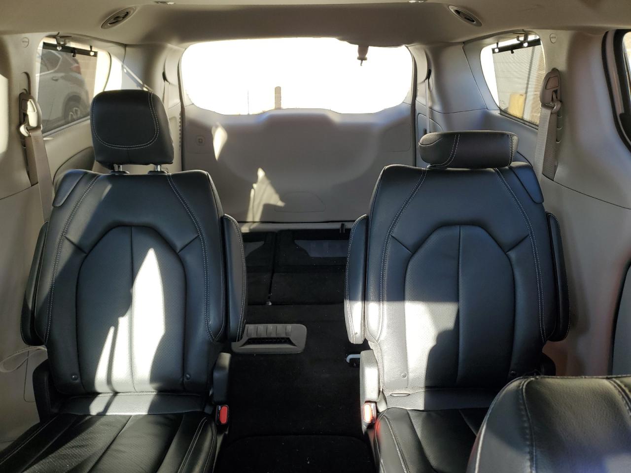 2022 Chrysler Pacifica - Image 10