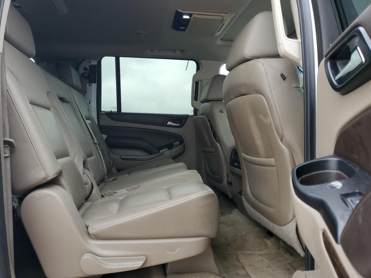 2015 Chevrolet Suburban - Image 11