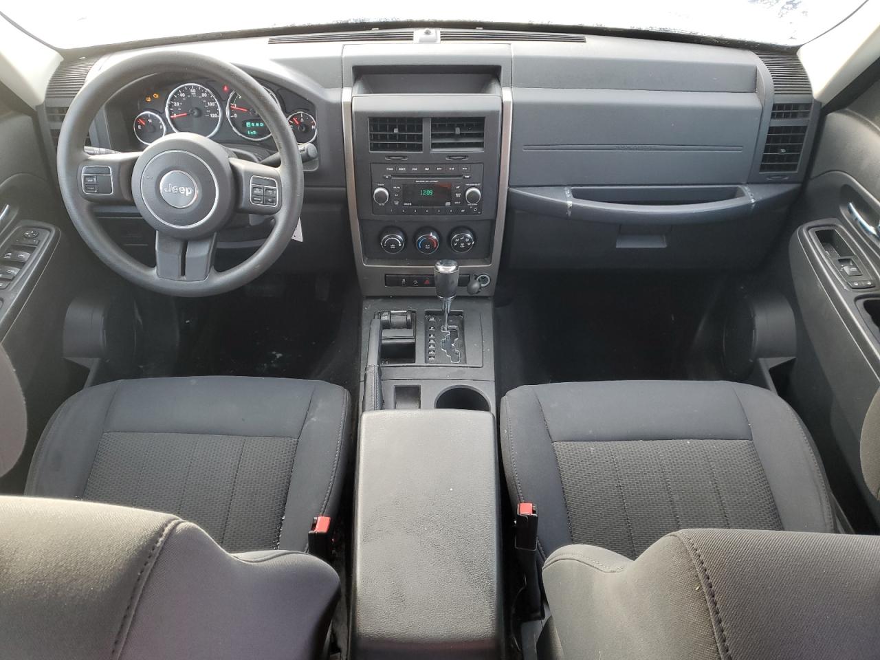 2012 Jeep Liberty (North America) - Image 8