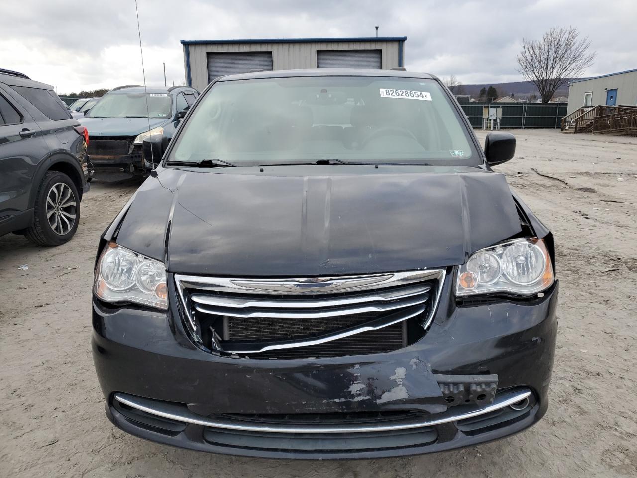 2016 Chrysler Town & Country - Image 5
