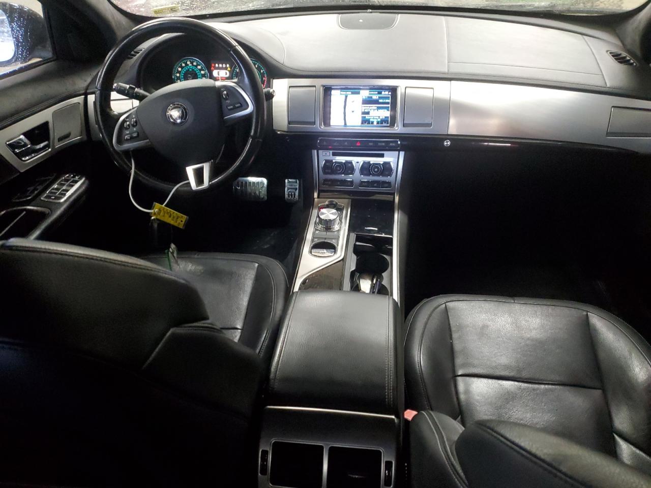 2015 Jaguar XF - Image 8