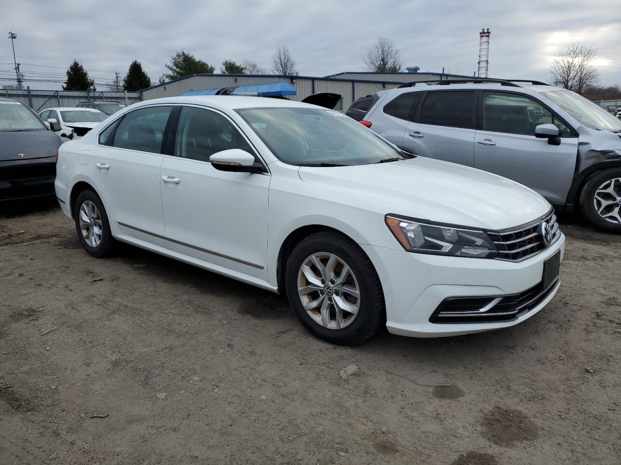 2016 Volkswagen Passat - Image 4