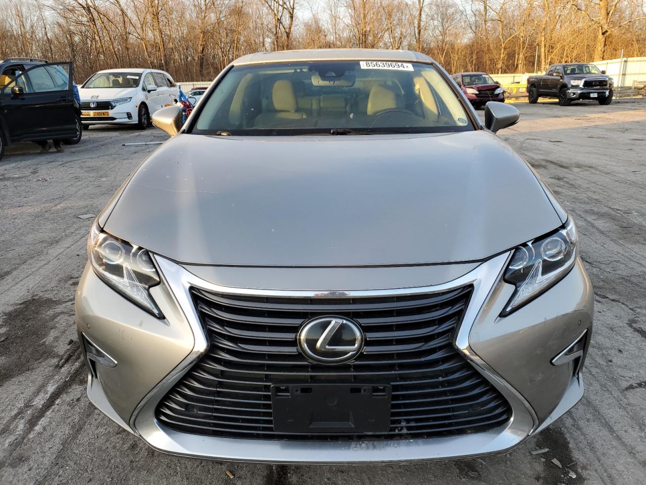 2016 Lexus ES - Image 5