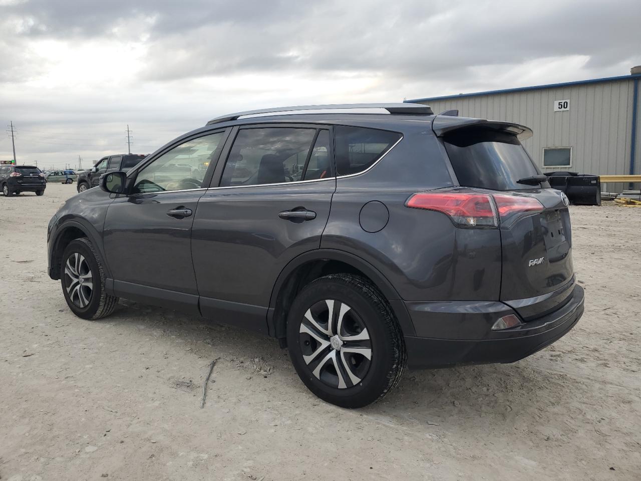 VIN JTMZFREV8HJ713488 2017 TOYOTA RAV4 no.2