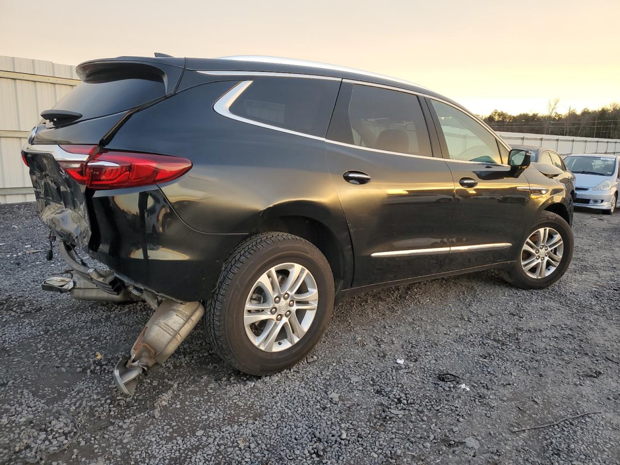 VIN 5GAERBKW3JJ276016 2018 BUICK ENCLAVE no.3