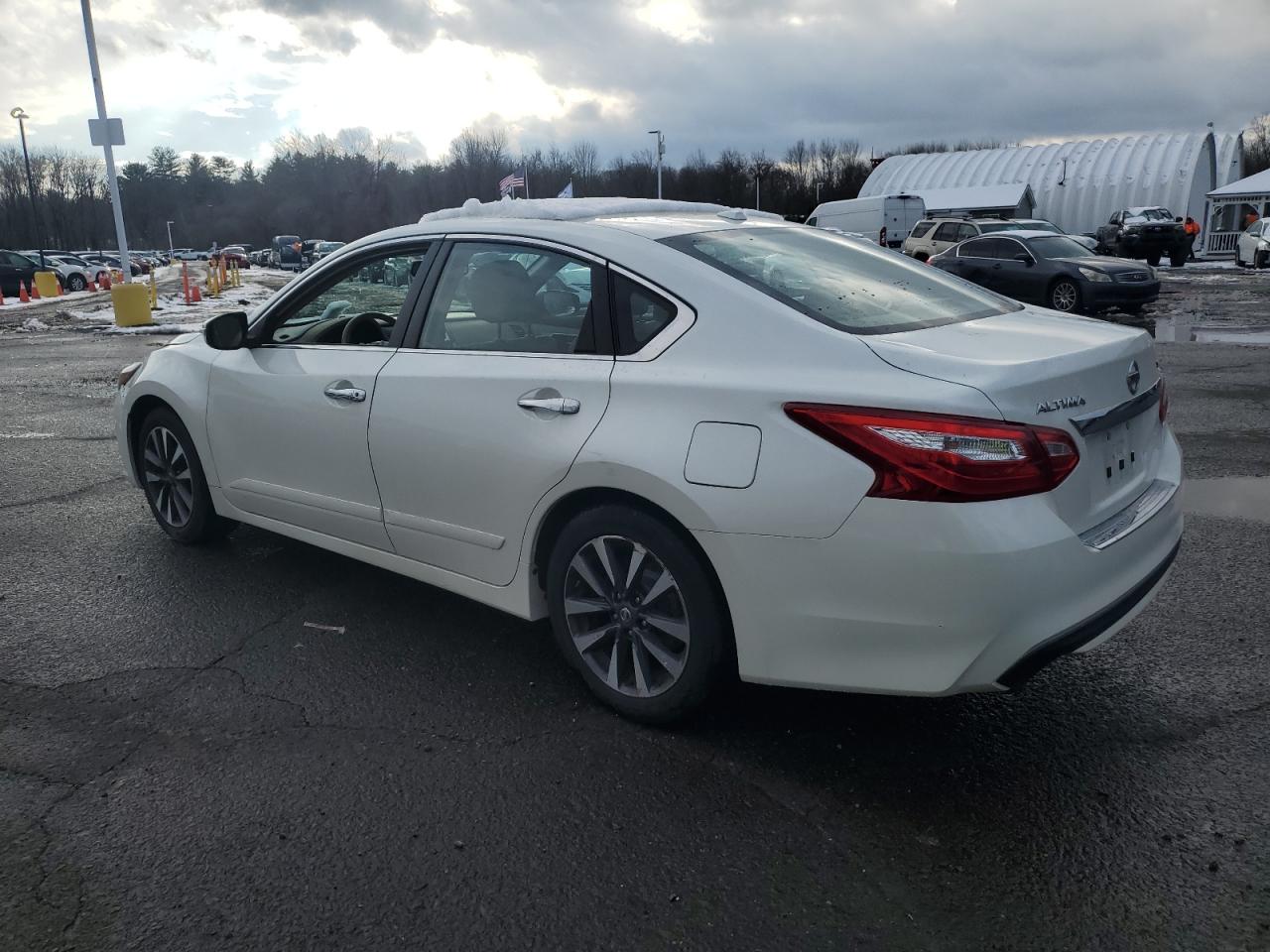 2016 Nissan Altima - Image 2