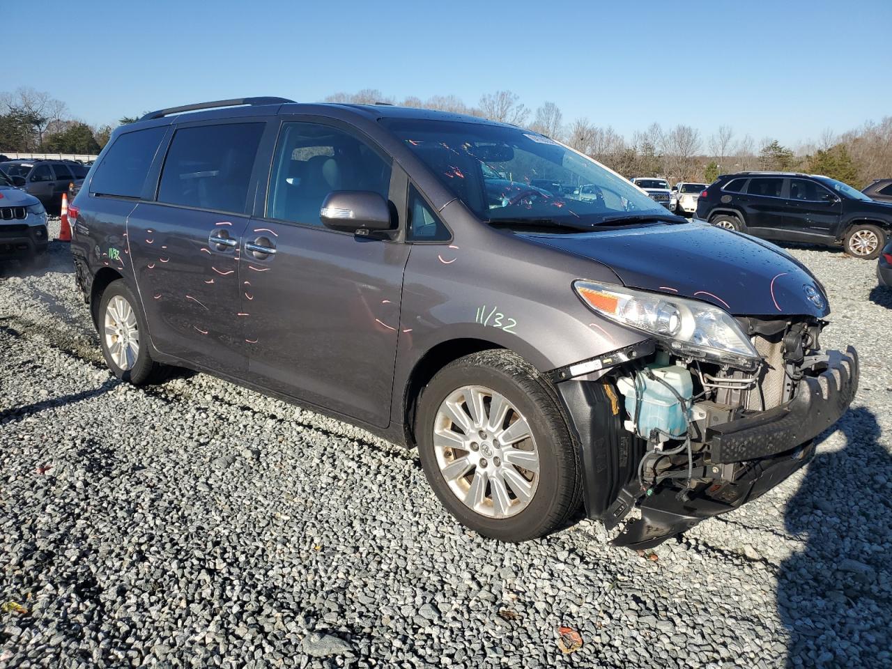 VIN 5TDYK3DC2DS376365 2013 TOYOTA All Models no.4