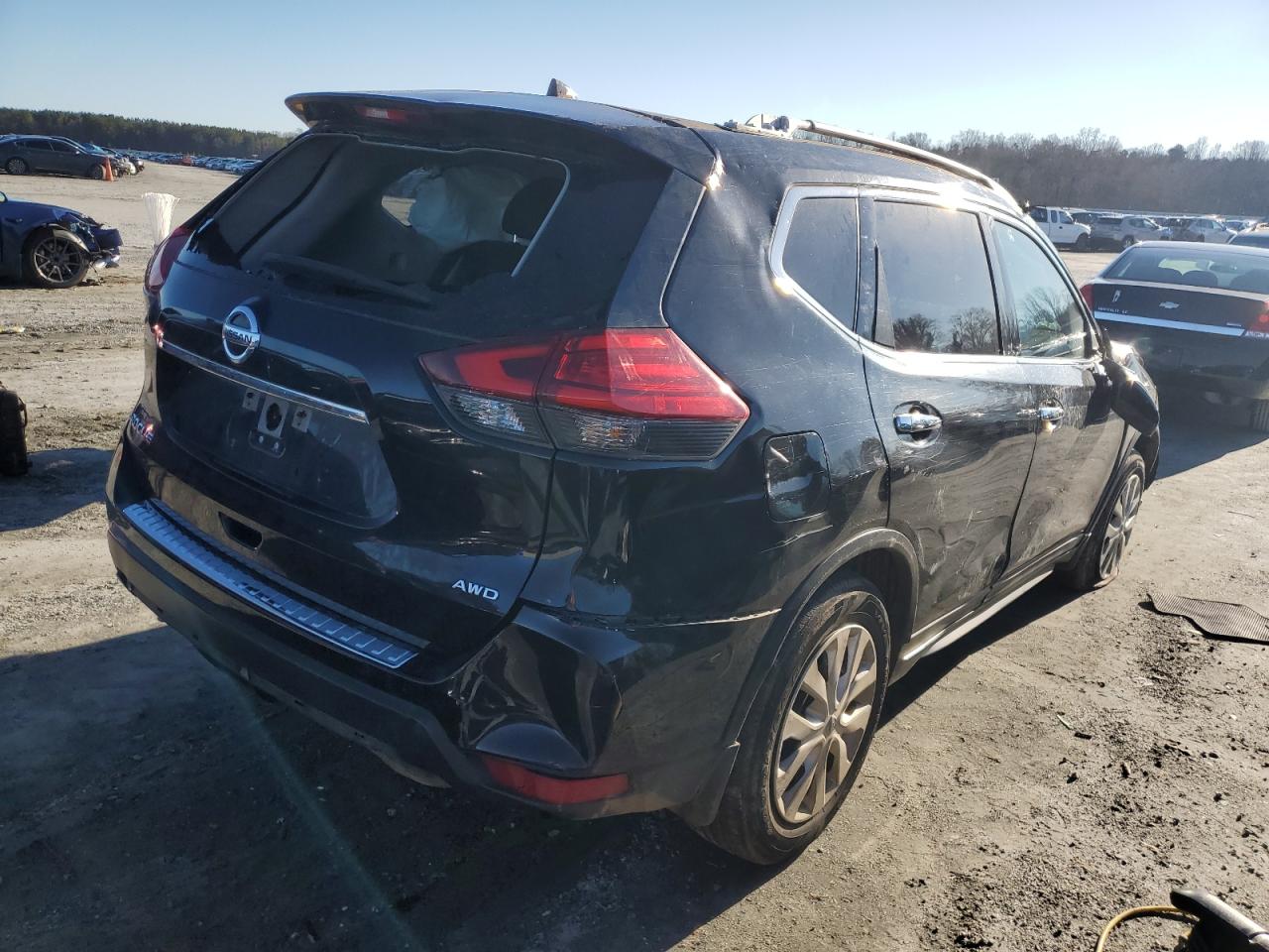 2017 Nissan Rogue - Image 3