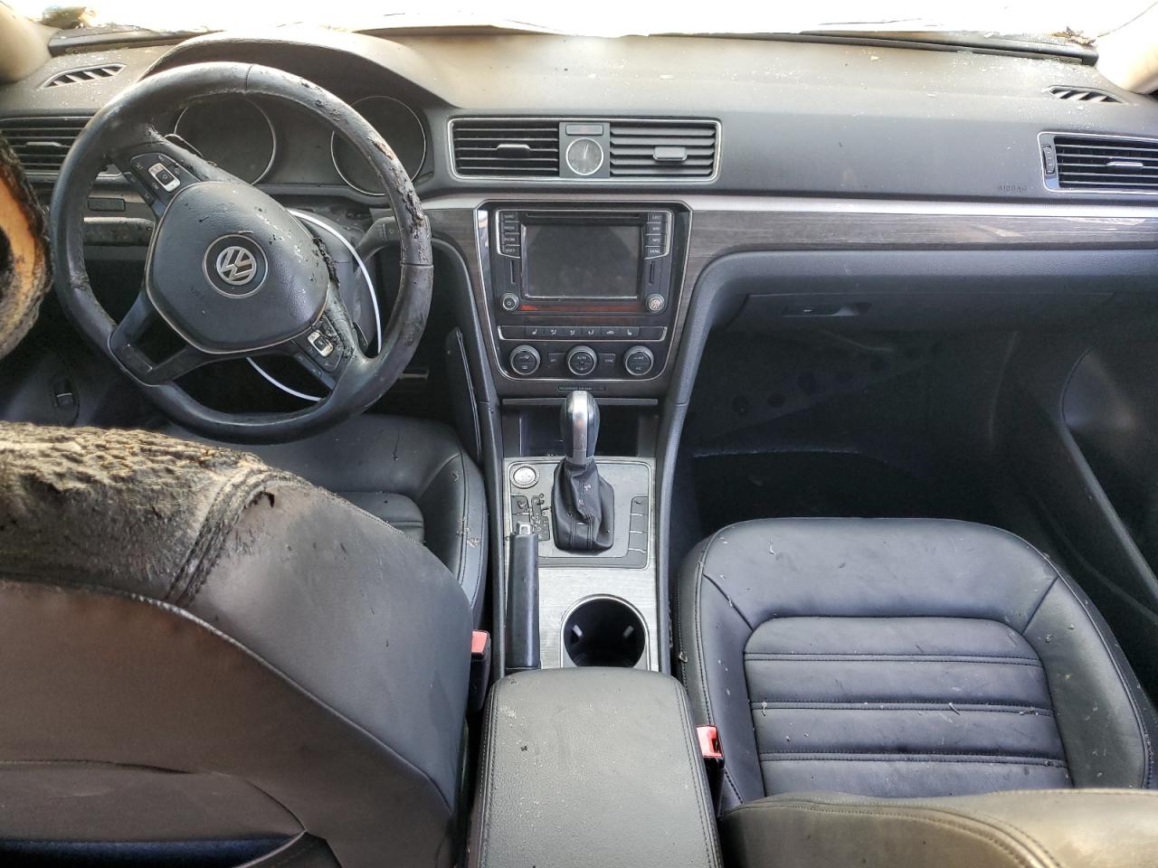 2017 Volkswagen Passat - Image 8