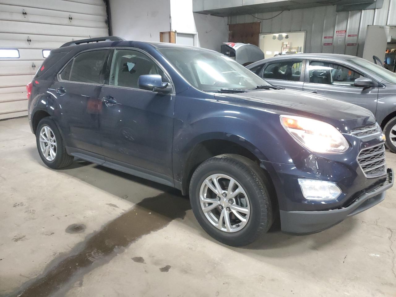 VIN 2GNALCEK2H1582813 2017 CHEVROLET EQUINOX no.4