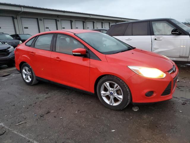 Sedans FORD FOCUS 2014 Czerwony