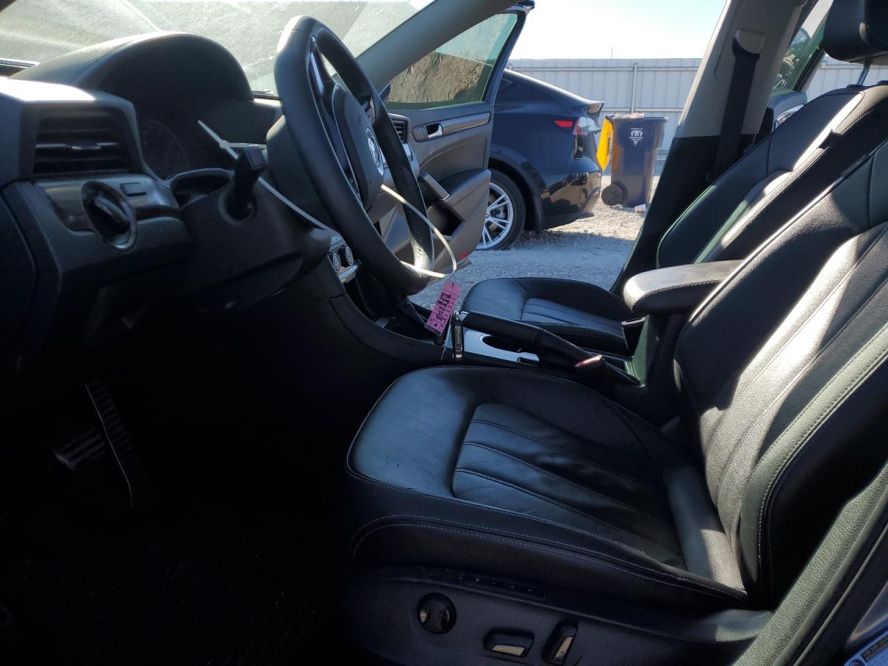 2022 Volkswagen Passat - Image 7
