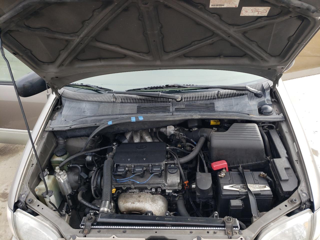 1998 Toyota Sienna - Image 13