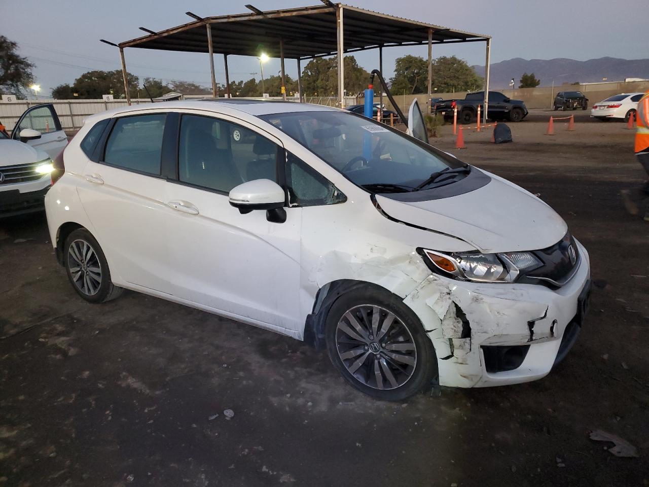 VIN 3HGGK5H83FM723154 2015 HONDA FIT no.4