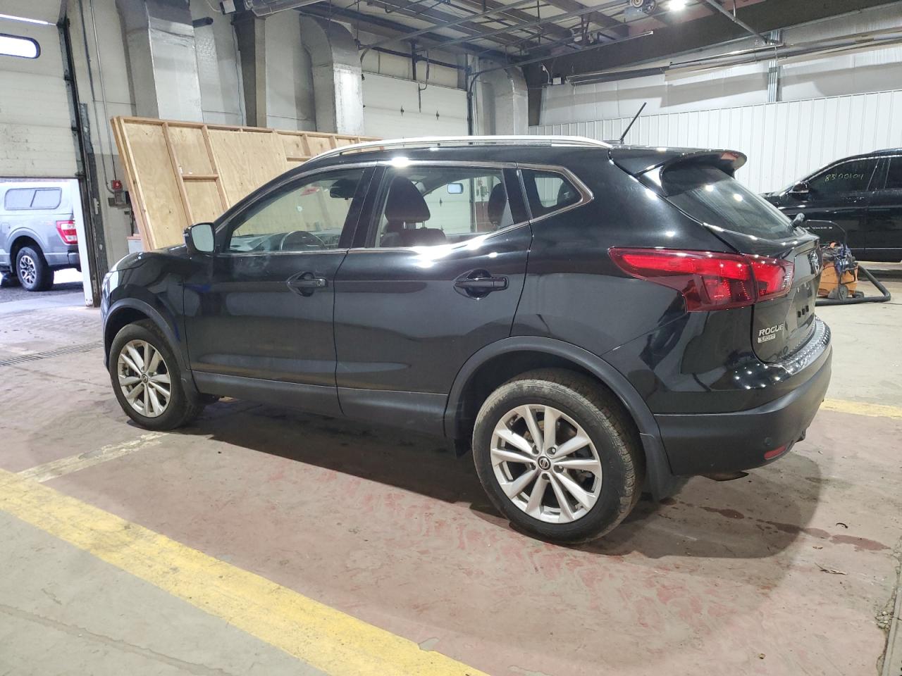 2019 Nissan Rogue - Image 2