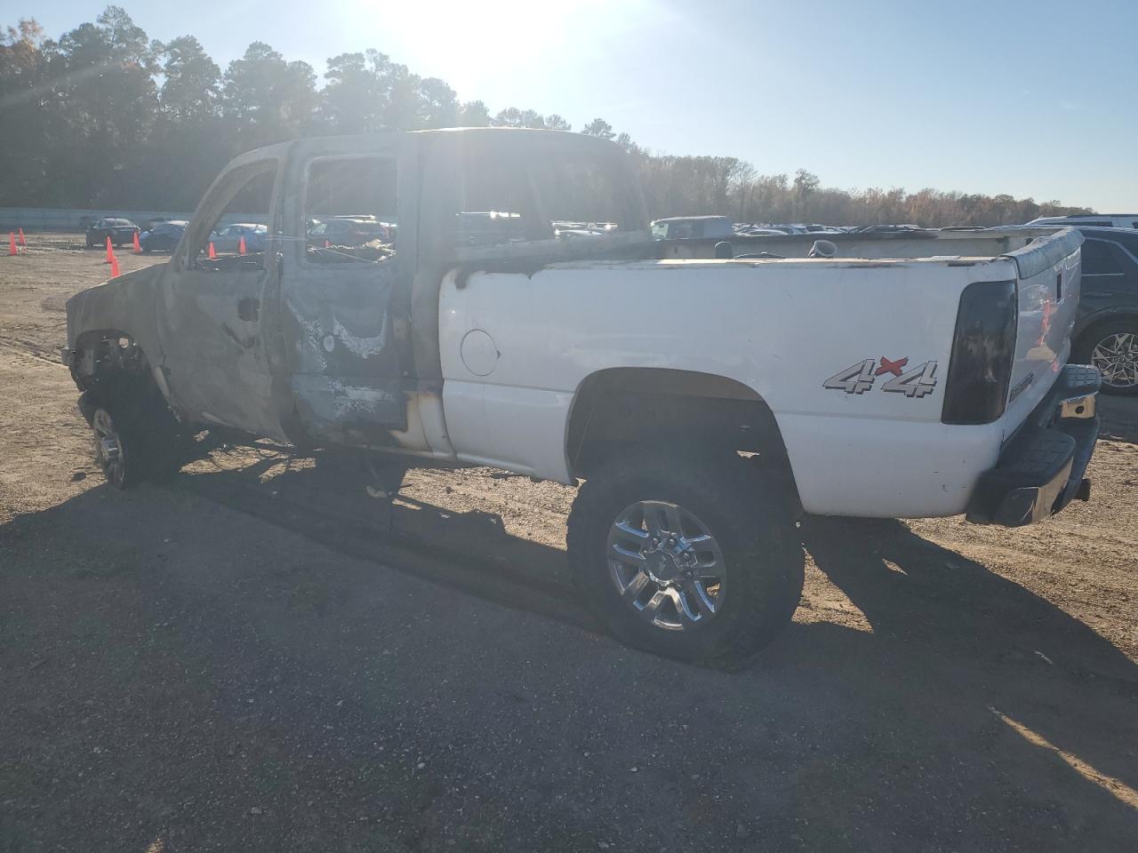2003 GMC Sierra - Image 2