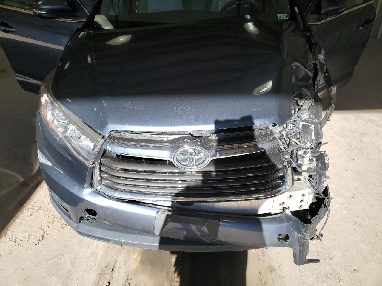 2015 Toyota Highlander - Image 12