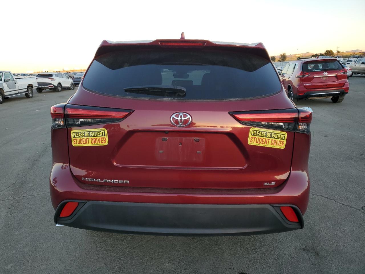2022 Toyota Highlander - Image 6
