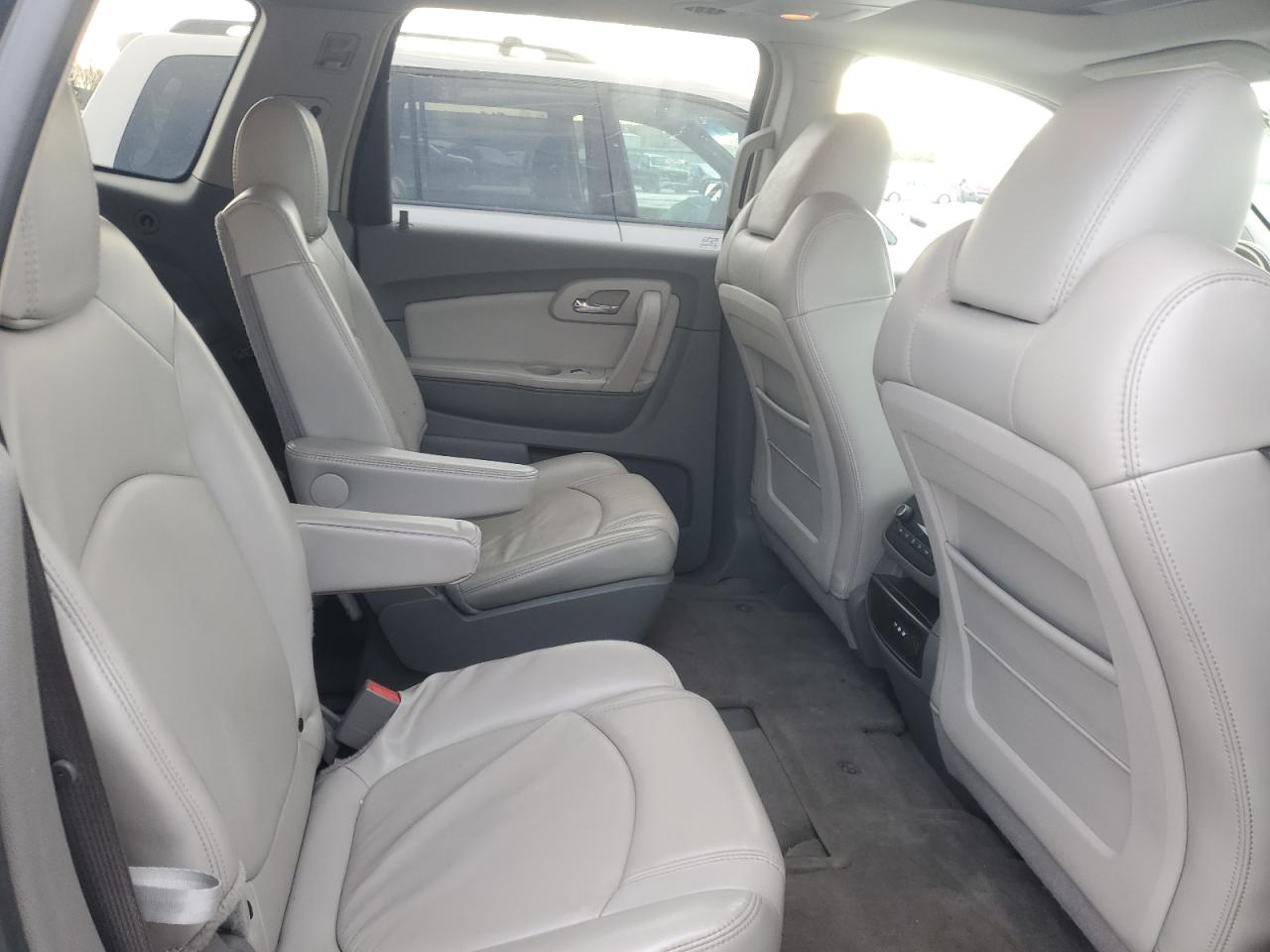 2009 Chevrolet Traverse - Image 11