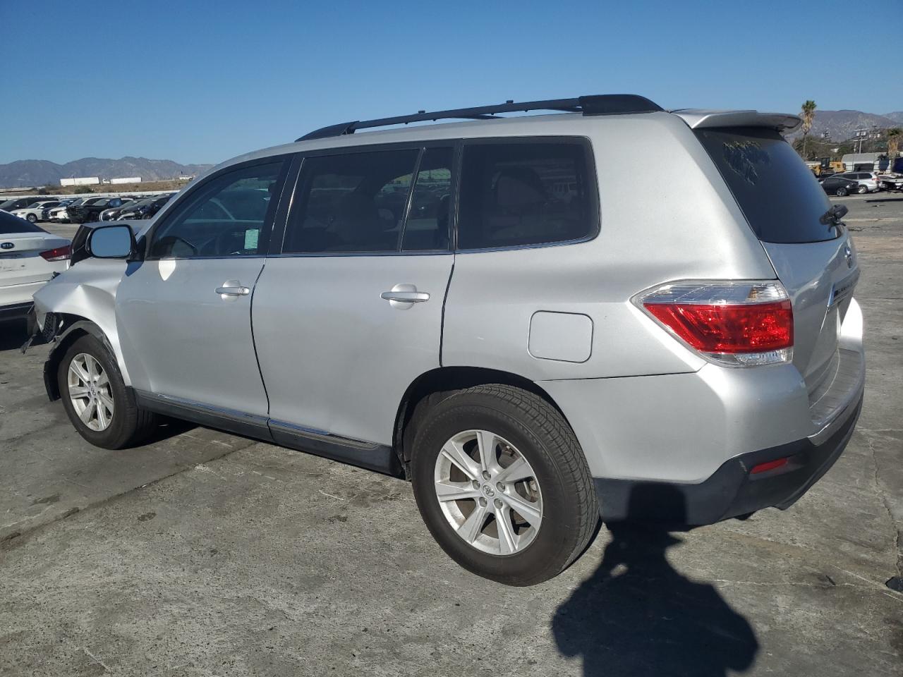 VIN 5TDZK3EH0DS118795 2013 TOYOTA HIGHLANDER no.2