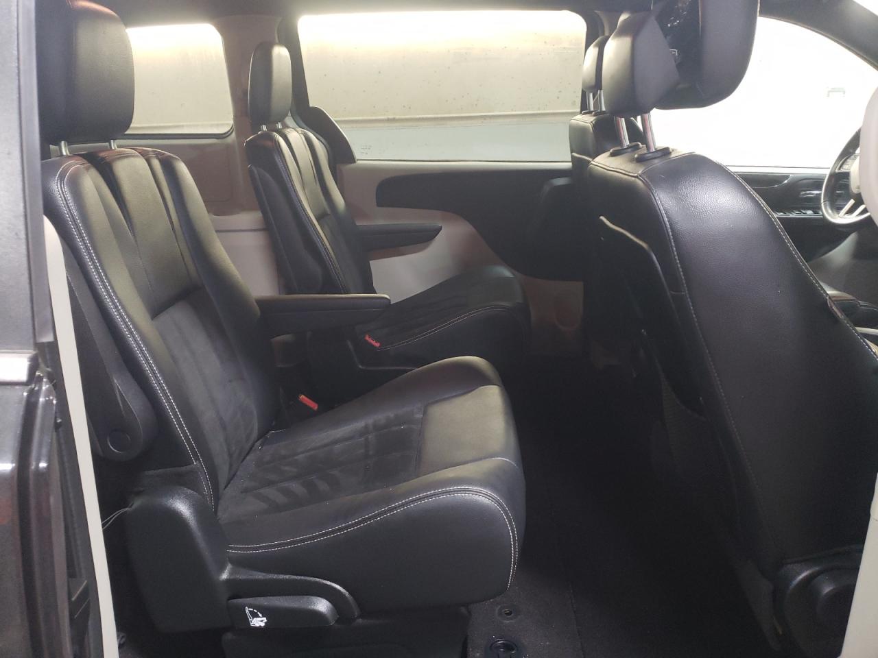 2017 Dodge Caravan - Image 10