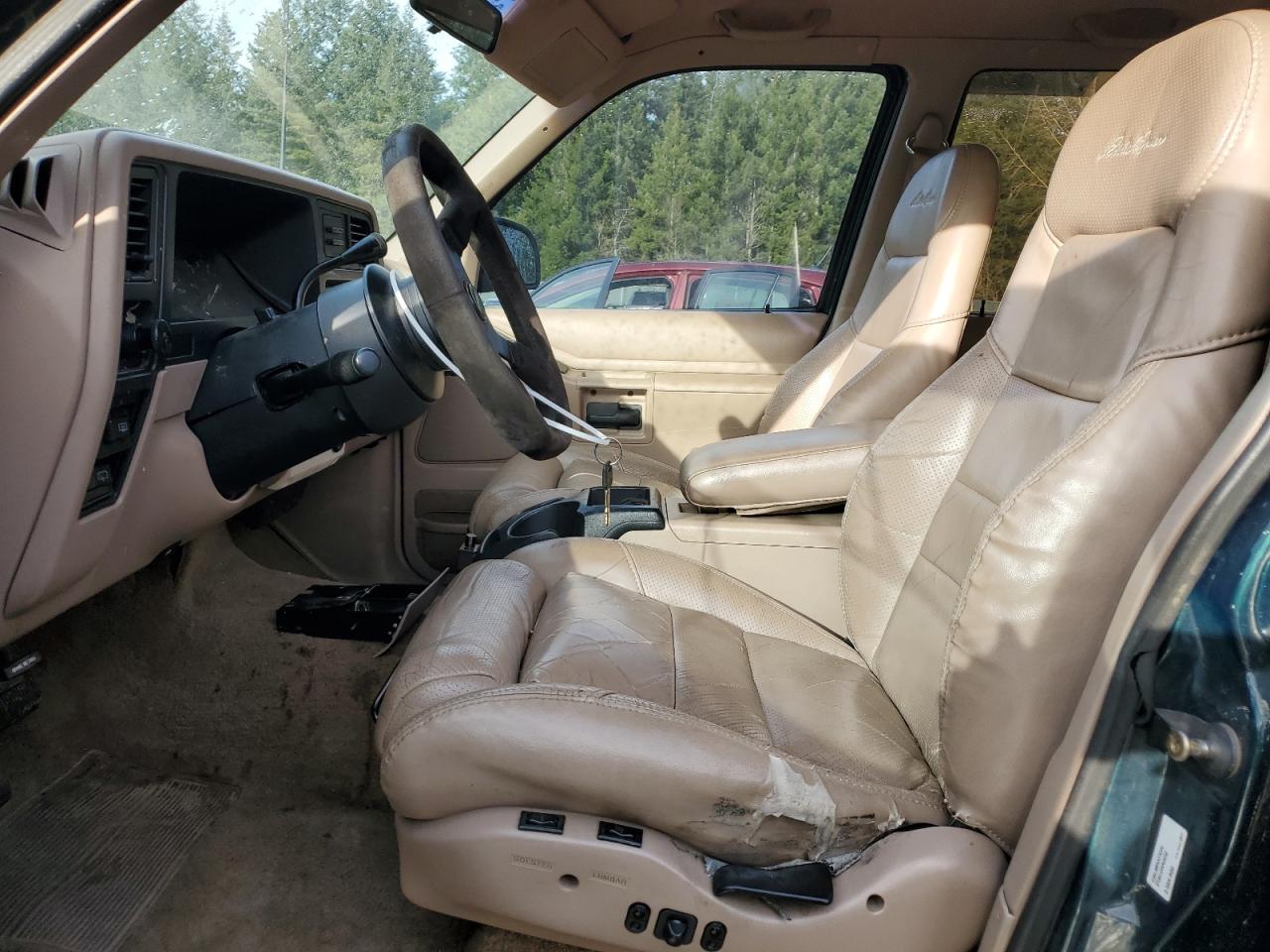 1992 Ford Explorer VIN: 1FMDU34X1NUB84827 Lot: 86973574