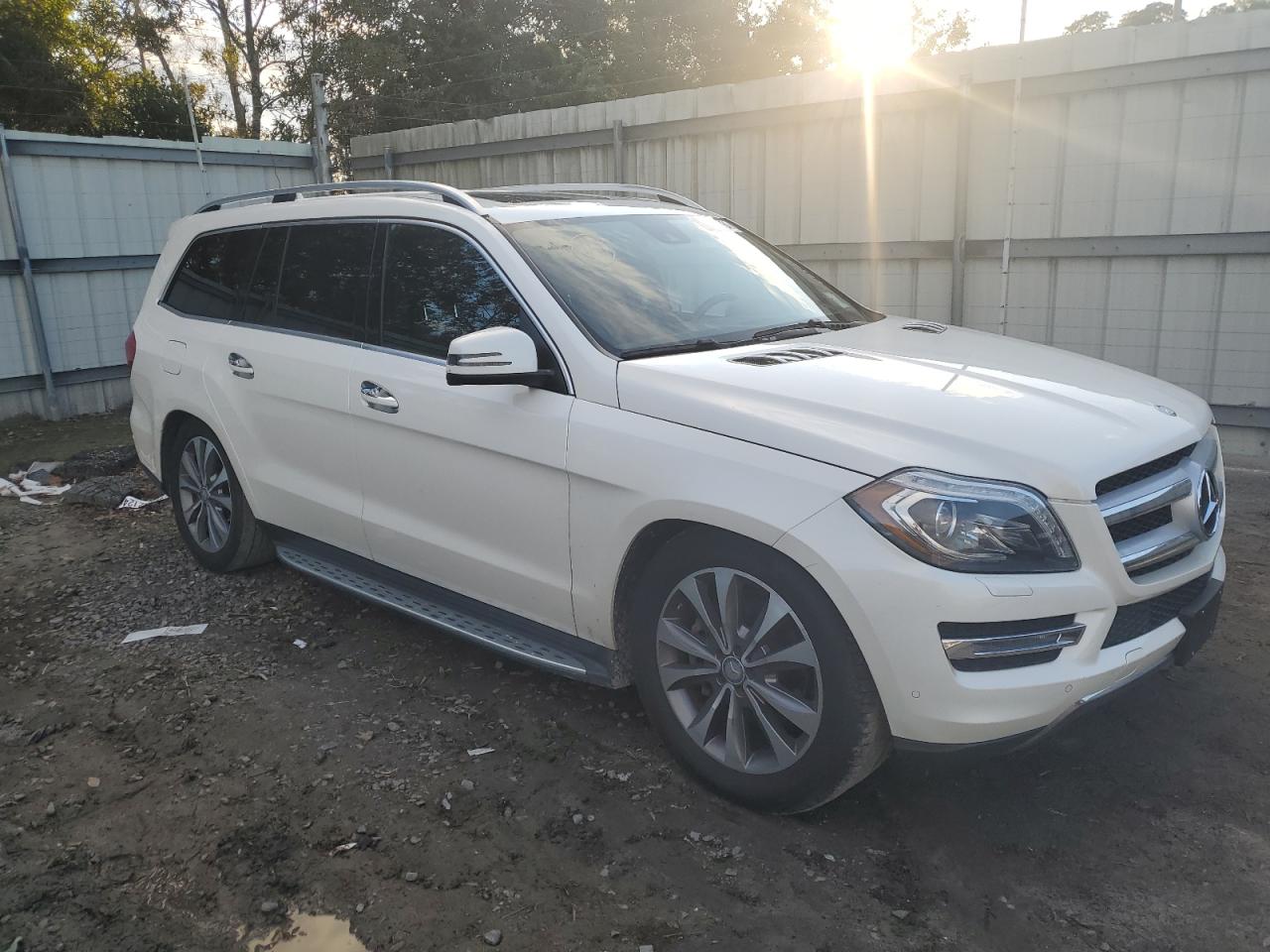 VIN 4JGDF6EEXFA504030 2015 MERCEDES-BENZ GL-CLASS no.4