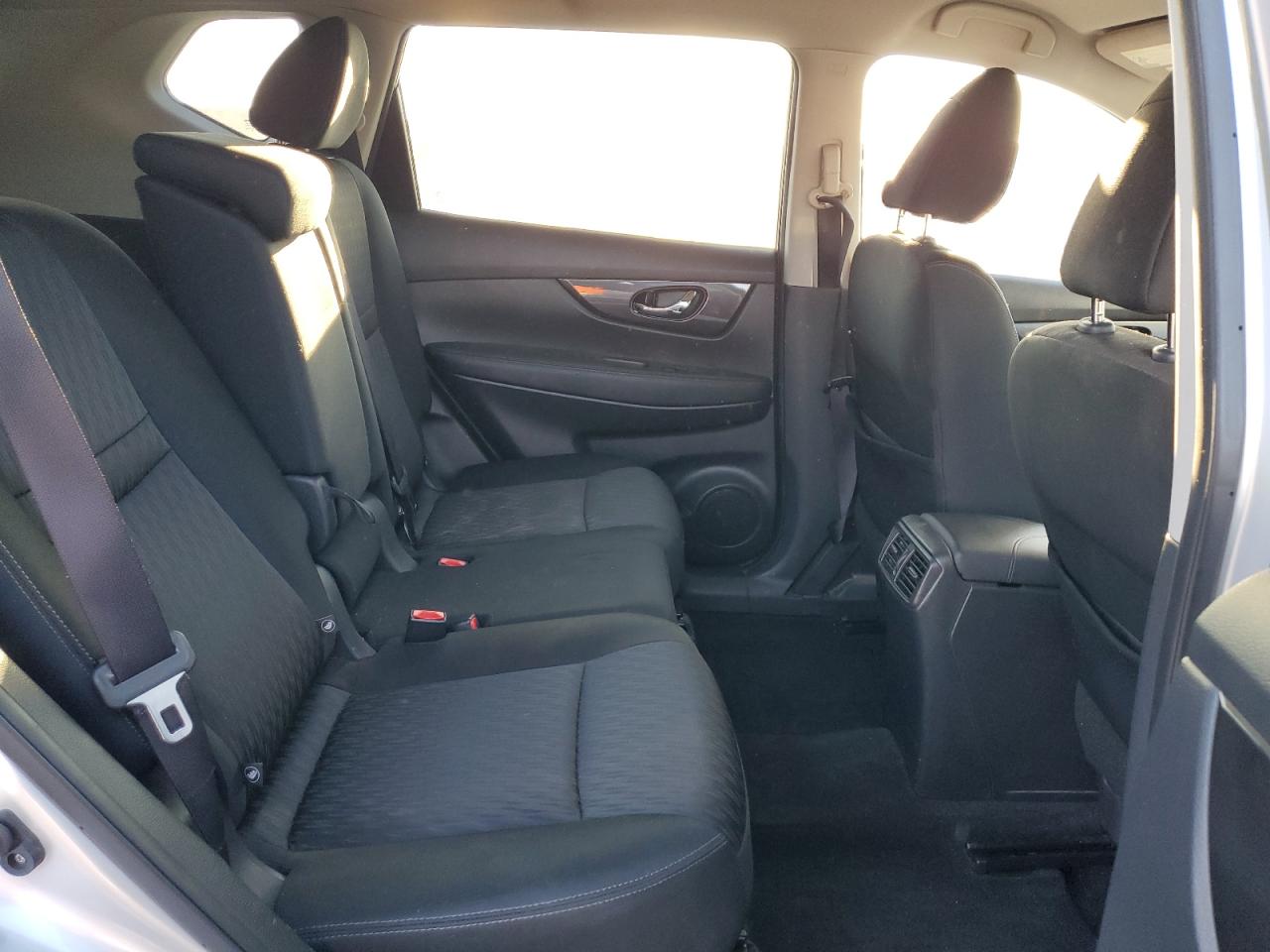 2018 Nissan Rogue - Image 11