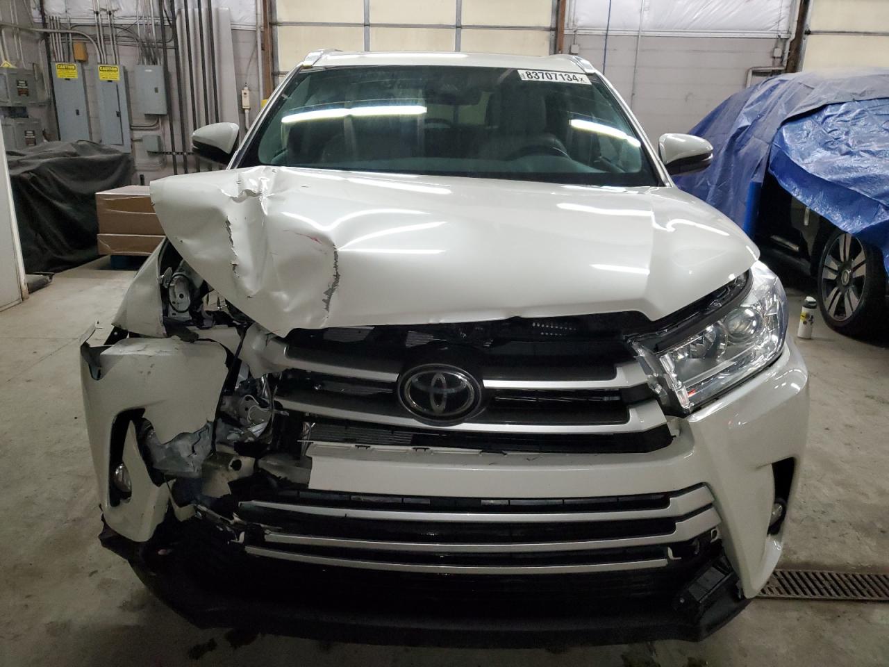 VIN 5TDJZRFH0JS560384 2018 TOYOTA HIGHLANDER no.5