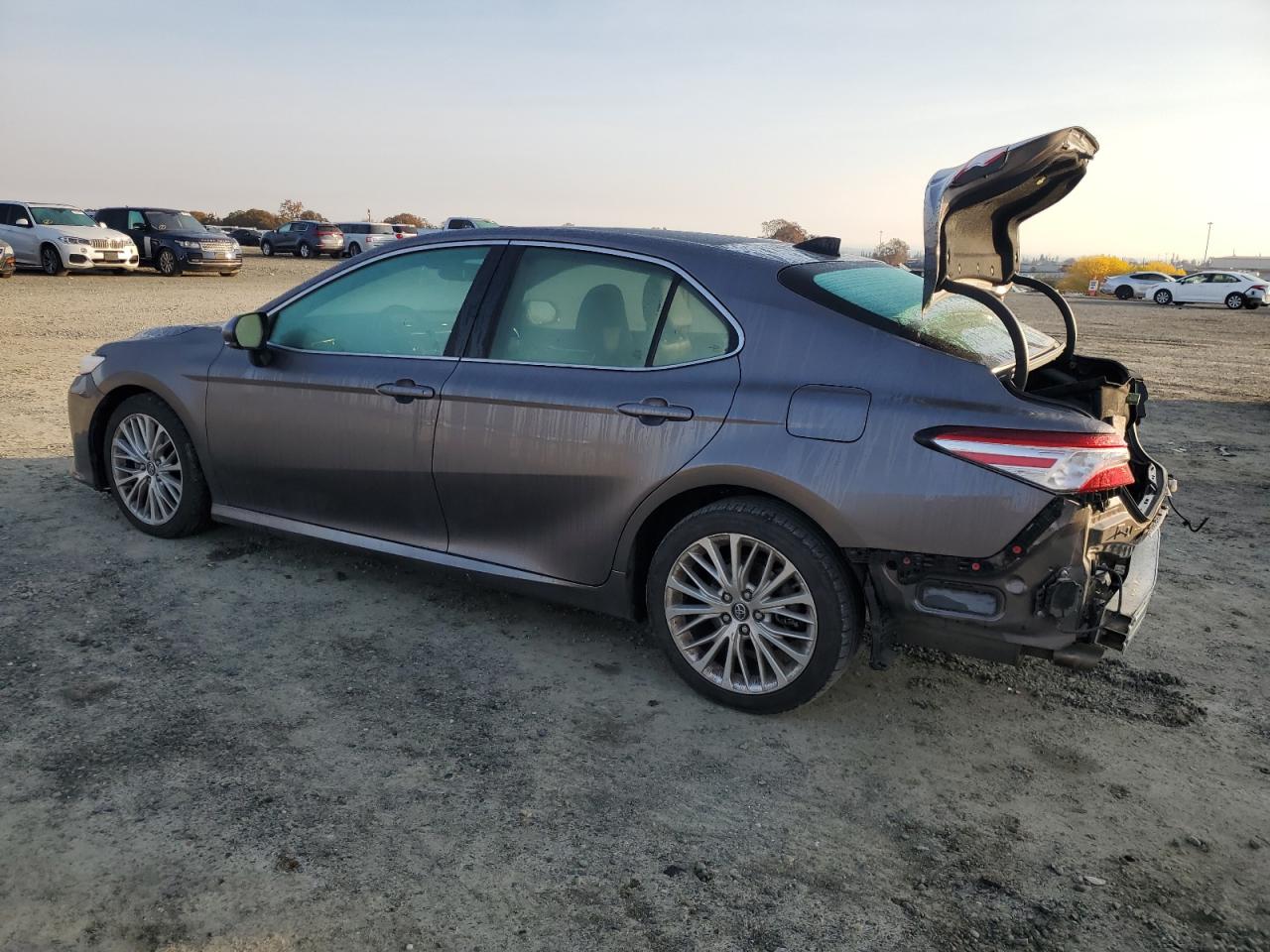 VIN 4T1BZ1HK7JU009942 2018 TOYOTA CAMRY no.2