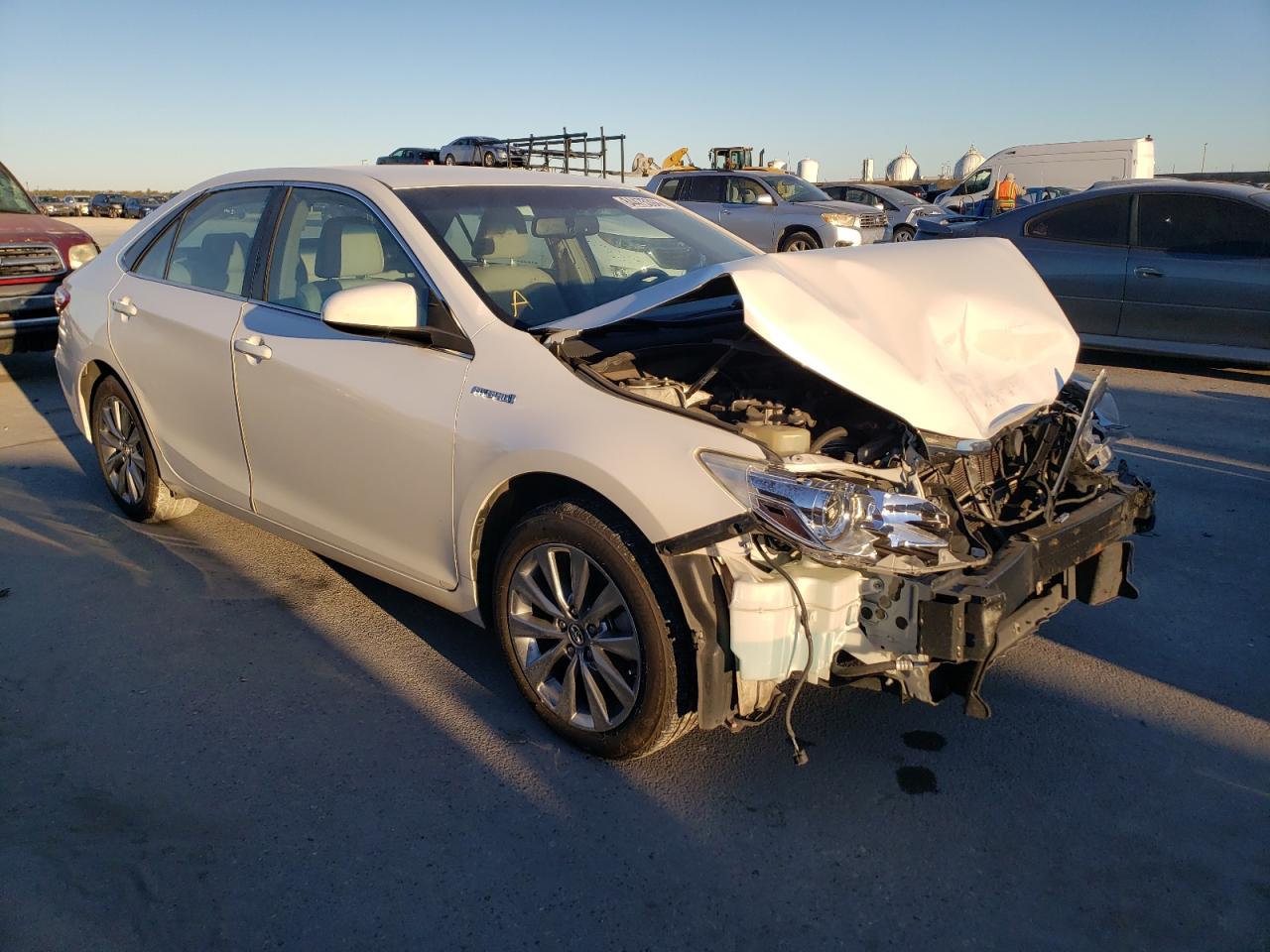 VIN 4T1BD1FK2HU215794 2017 TOYOTA CAMRY no.4