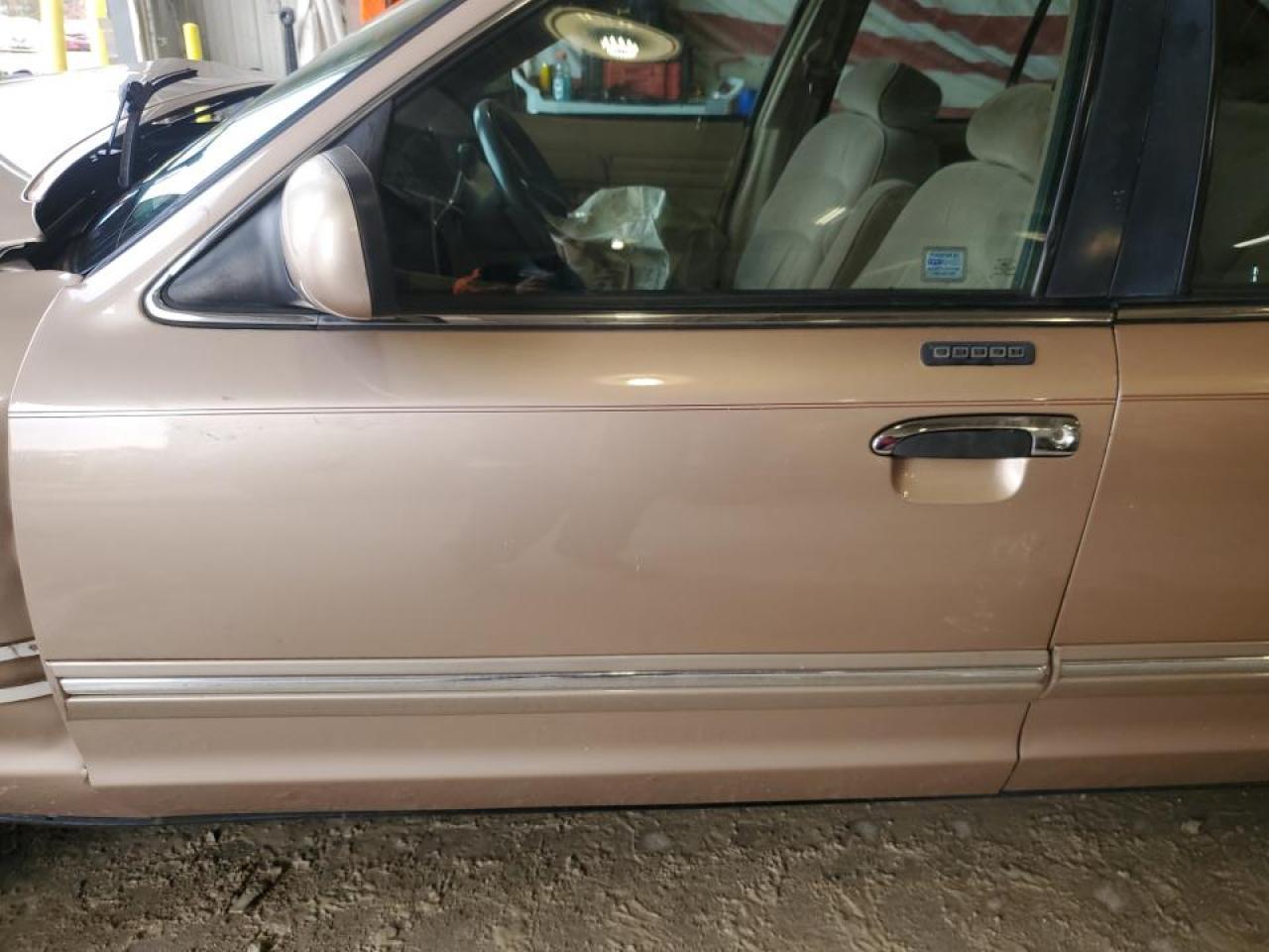 1996 Ford Crown Victoria Lx VIN: 2FALP746XTX103423 Lot: 84043194