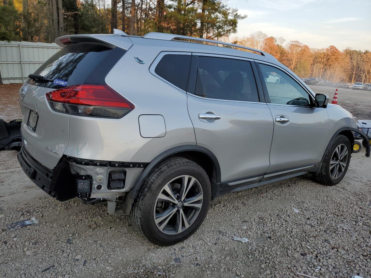 2017 Nissan Rogue - Image 3