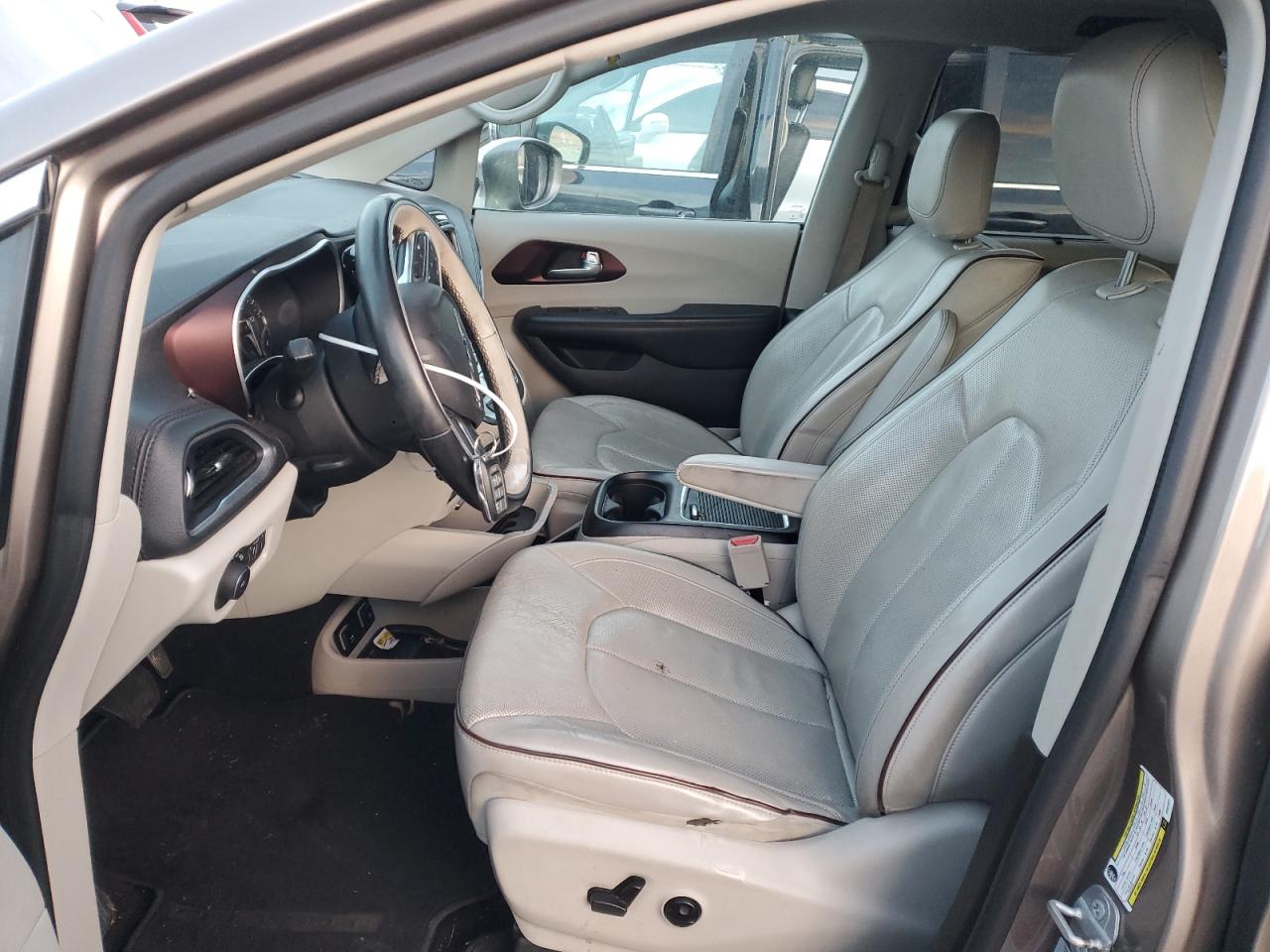 2017 Chrysler Pacifica - Image 7