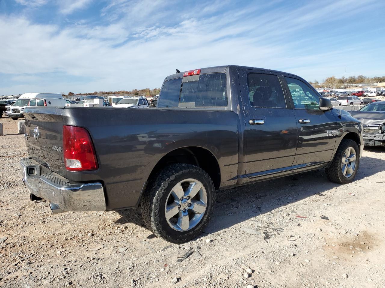 2016 RAM 1500 - Image 3