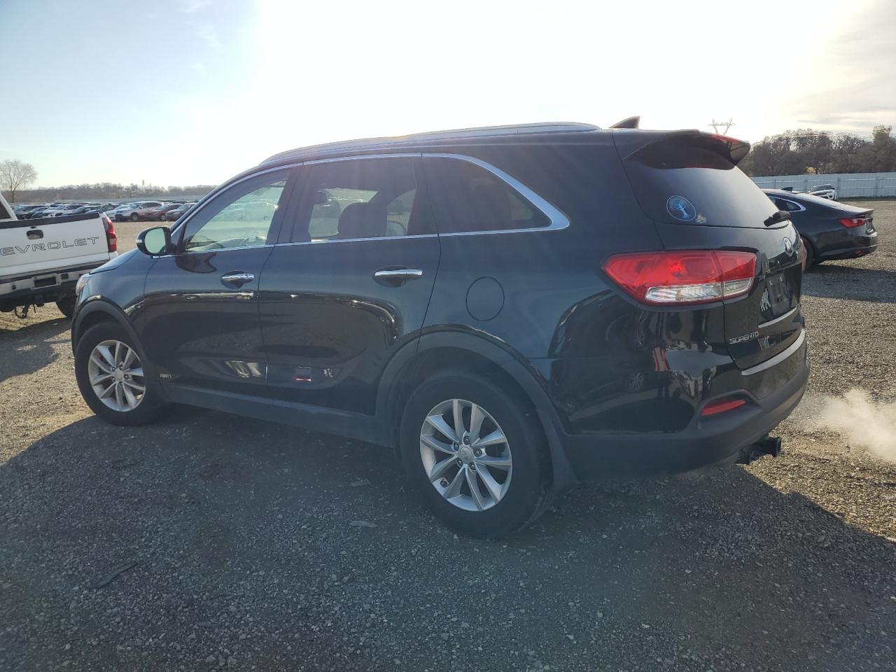 VIN 5XYPGDA31HG327782 2017 KIA SORENTO no.2