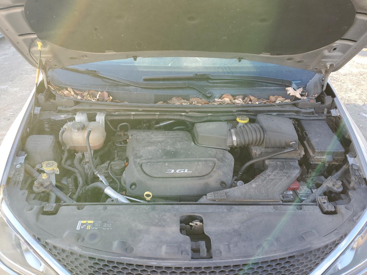 2017 Chrysler Pacifica - Image 12