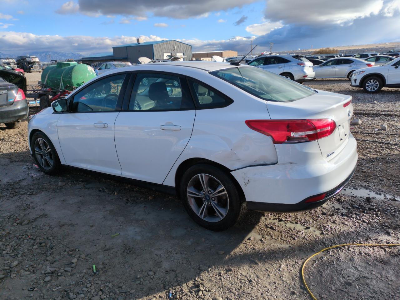 VIN 1FADP3FE8JL223555 2018 FORD FOCUS no.2