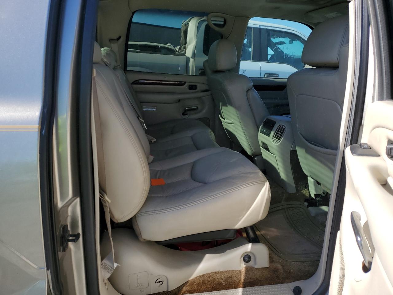 2003 Cadillac Escalade - Image 10