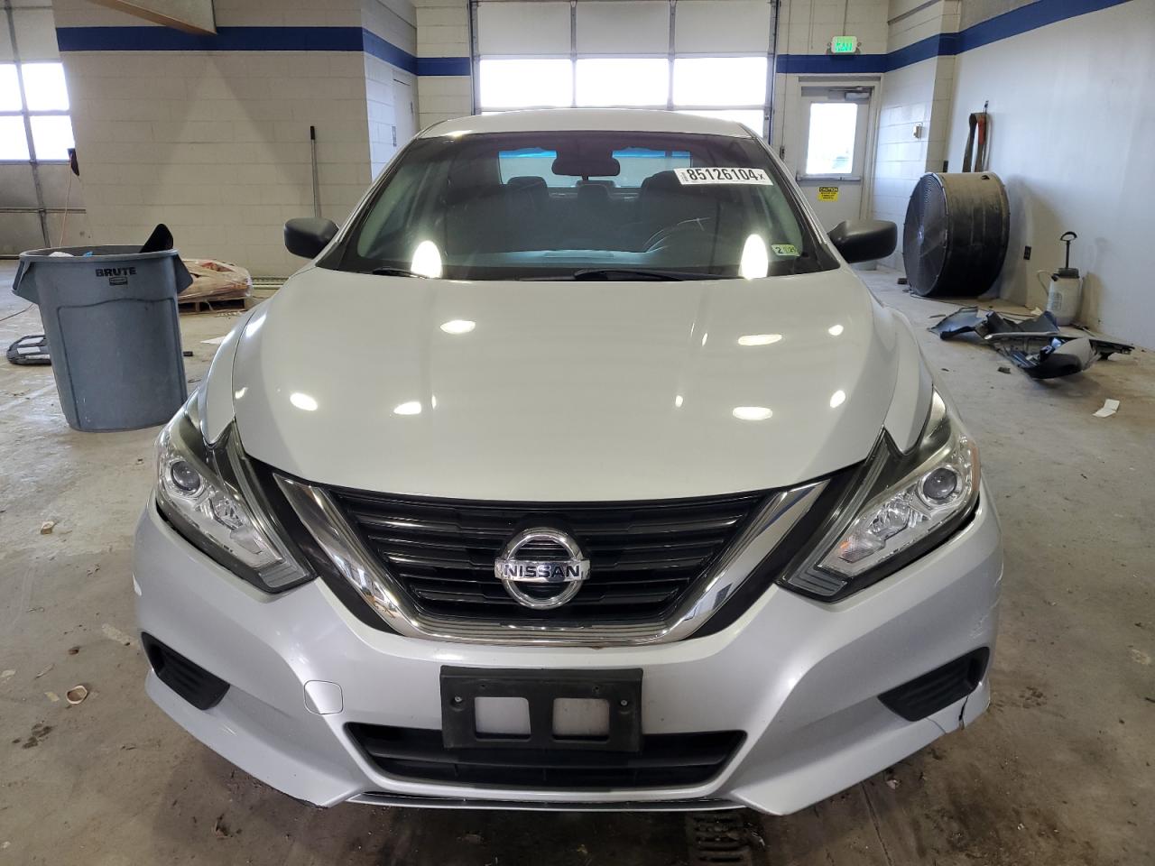 2017 Nissan Altima - Image 5