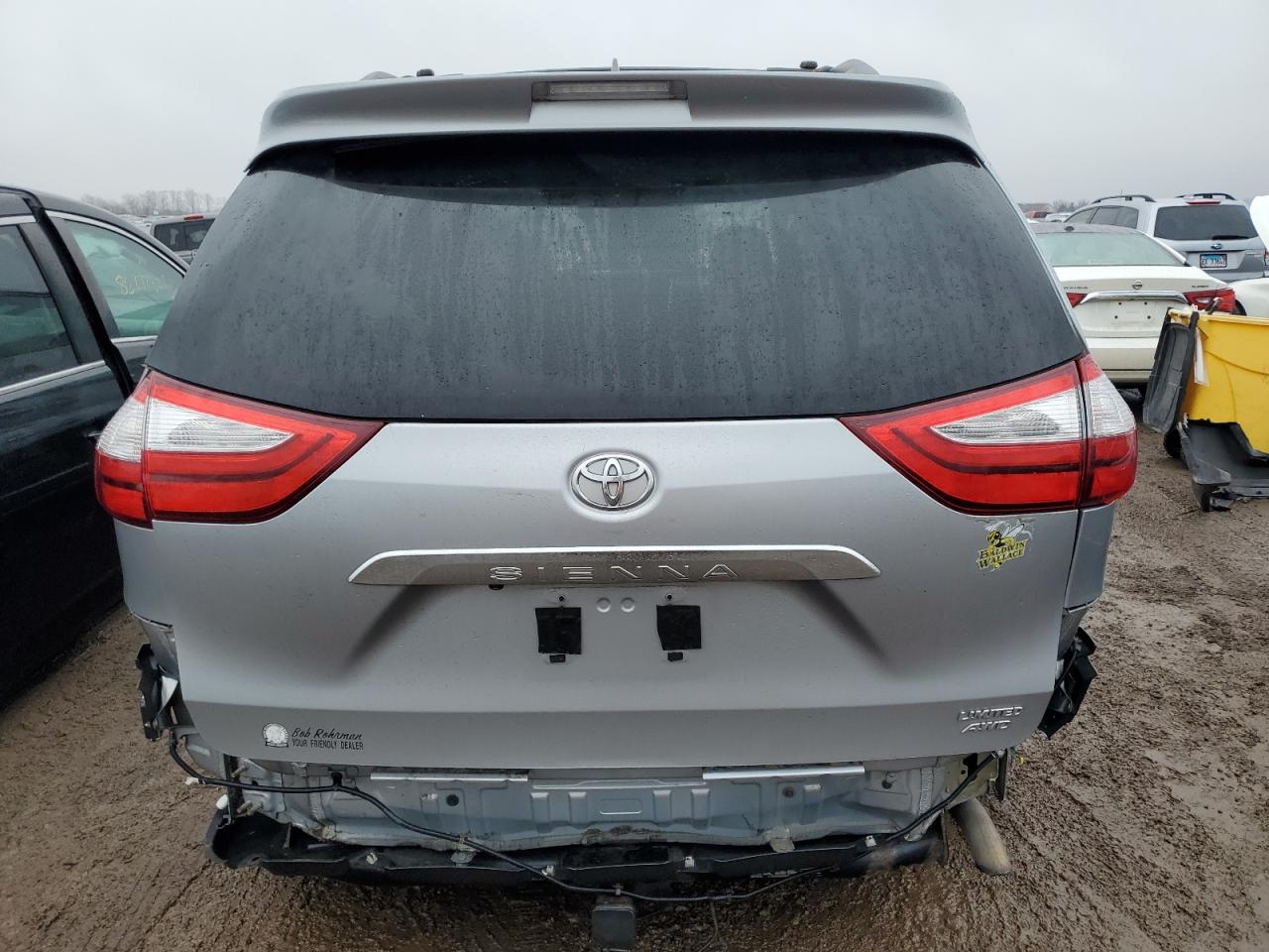 2017 Toyota Sienna - Image 6