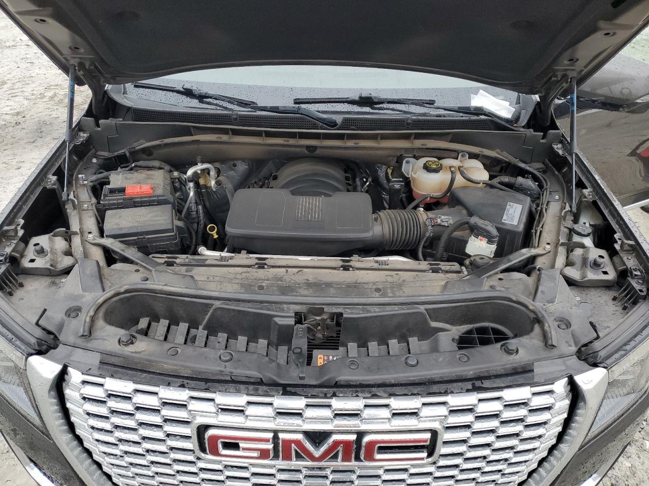 2021 GMC Yukon - Image 12
